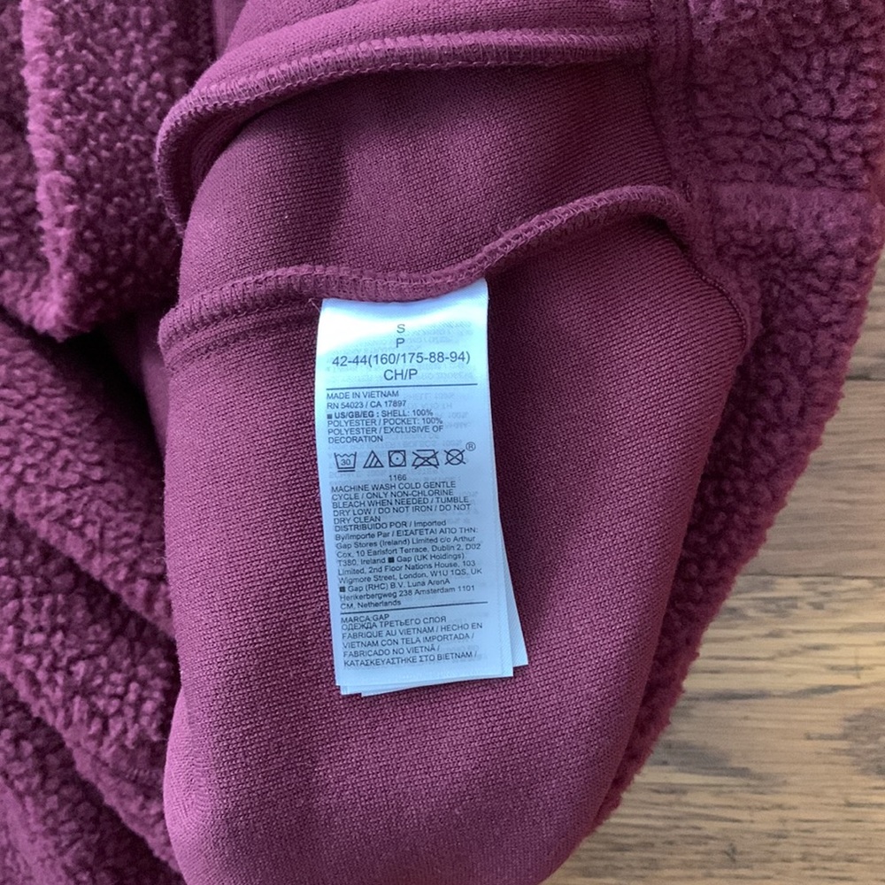🎄GAP plum colored sherpa fleece zip up. Size S. NWT. - Picture 8 of 8